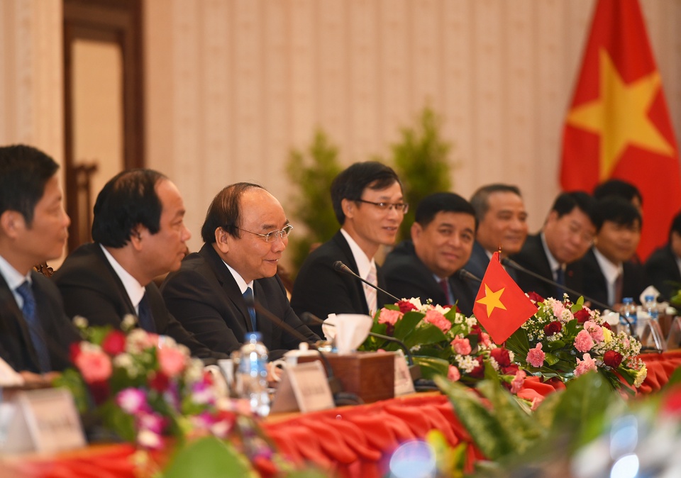Thủ tướng Nguyễn Xuân Phúc hội đàm với Thủ tướng Lào Thongloun Sisoulith thu tuong nguyen xuan phuc hoi dam voi thu tuong lao thongloun sisoulith