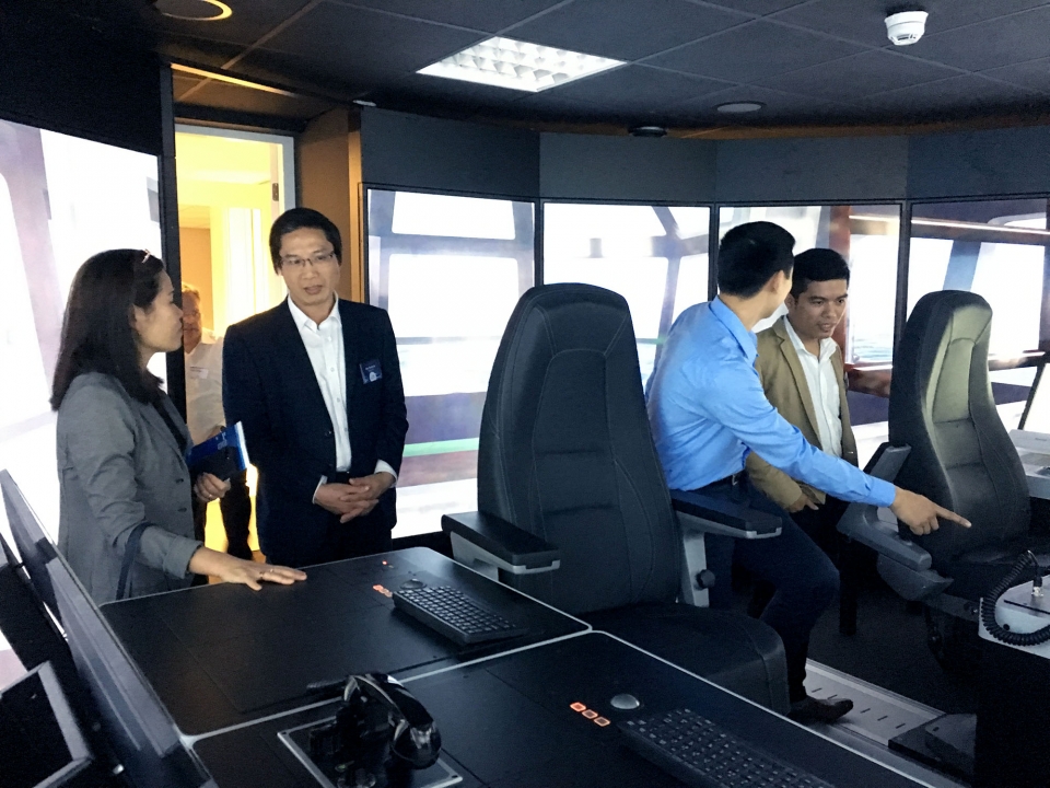 Đại sứ Ngô Thị Hòa thăm làm việc tại Simwave tin nhap 20180423091332