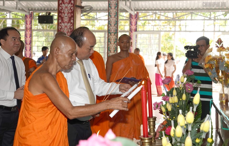 Thủ tướng thăm hỏi, chúc tết Học viện Phật giáo Nam tông Khmer thu tuong tham hoi chuc tet hoc vien phat giao nam tong khmer