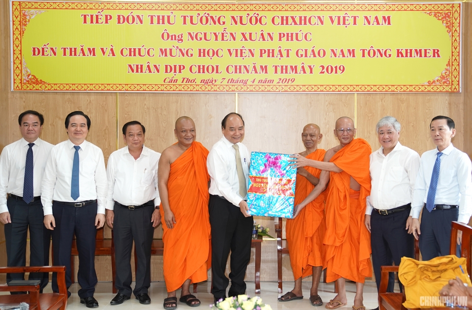 Thủ tướng thăm hỏi, chúc tết Học viện Phật giáo Nam tông Khmer thu tuong tham hoi chuc tet hoc vien phat giao nam tong khmer