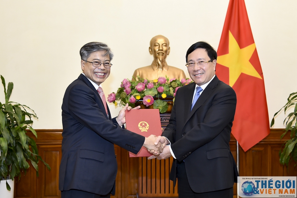 Phó Thủ tướng, Bộ trưởng Phạm Bình Minh trao quyết định bổ nhiệm Tổng Lãnh sự