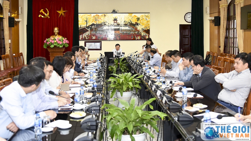 dua cong tac nghien cuu gan lien voi thuc tien doi ngoai