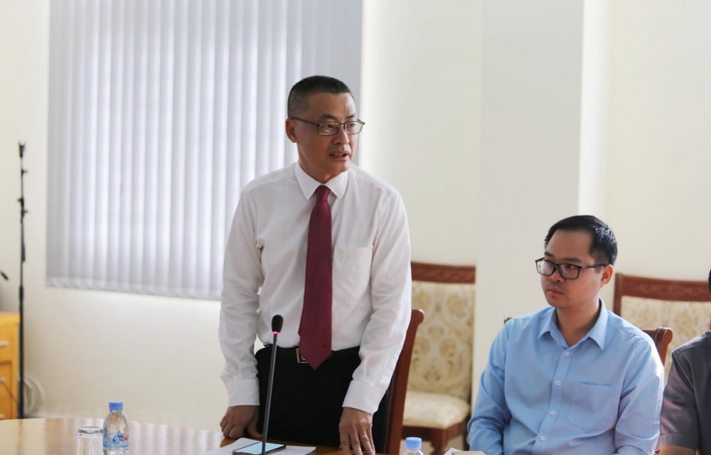 dai su quan viet nam tai campuchia pho bien che do voi nguoi co cong dang dinh cu tai campuchia