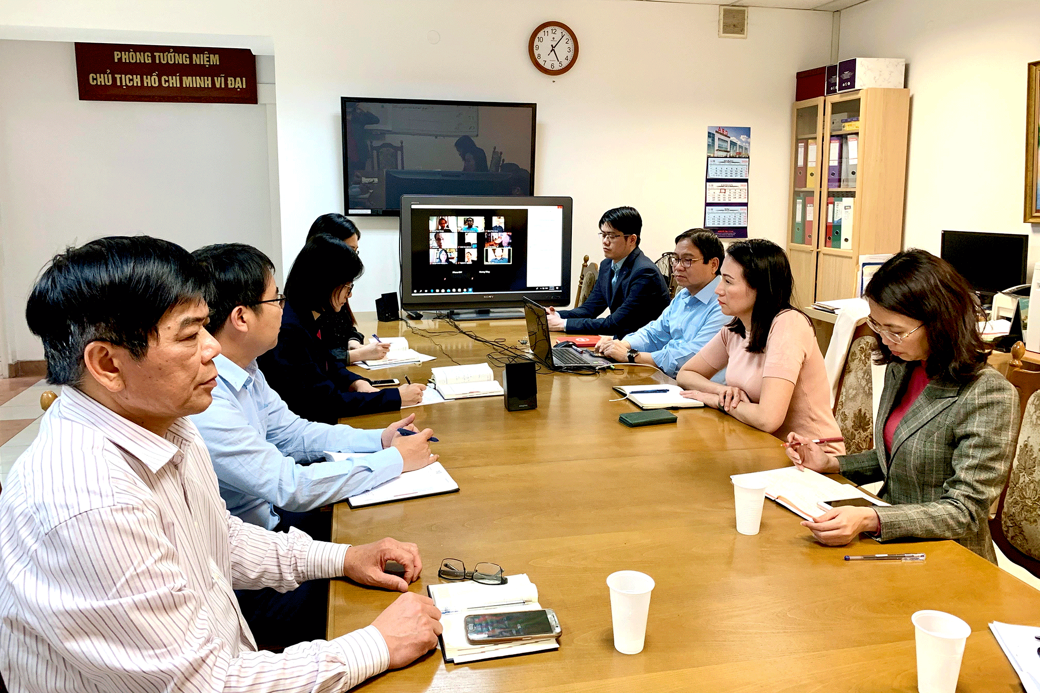 Đại sứ quán và Hội người Việt Nam họp trực tuyến về tình hình dịch Covid-19 tại Ba Lan