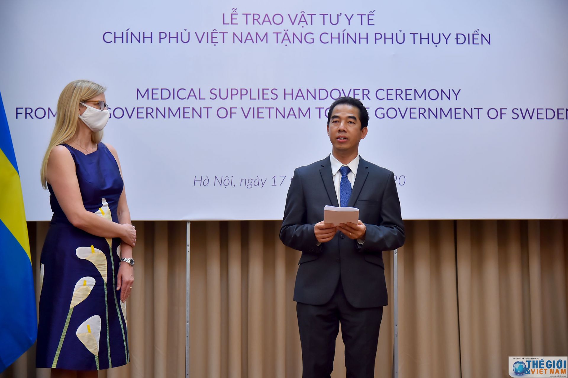 viet nam trao tang vat tu y te phong chong covid 19 cho thuy dien