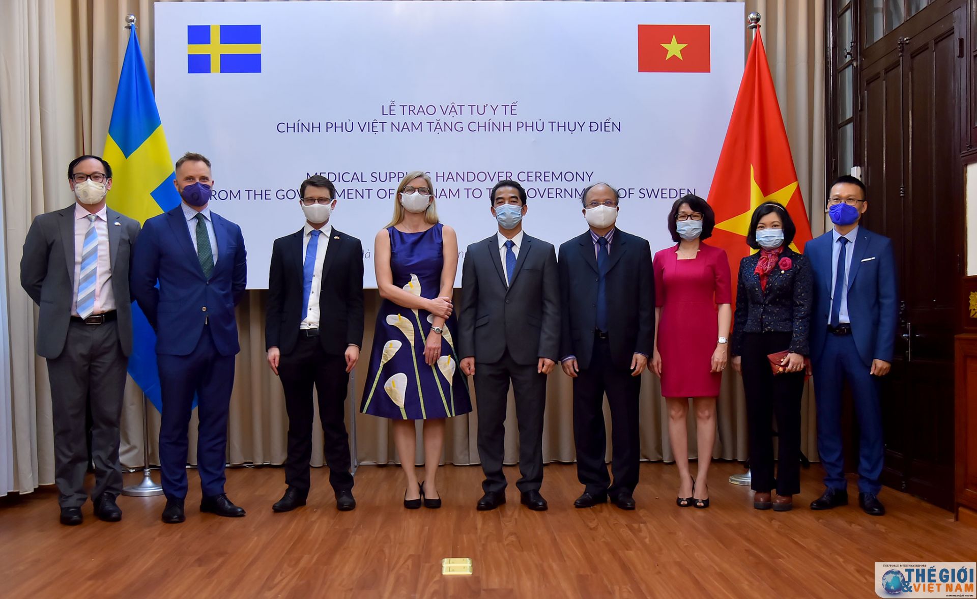 viet nam trao tang vat tu y te phong chong covid 19 cho thuy dien