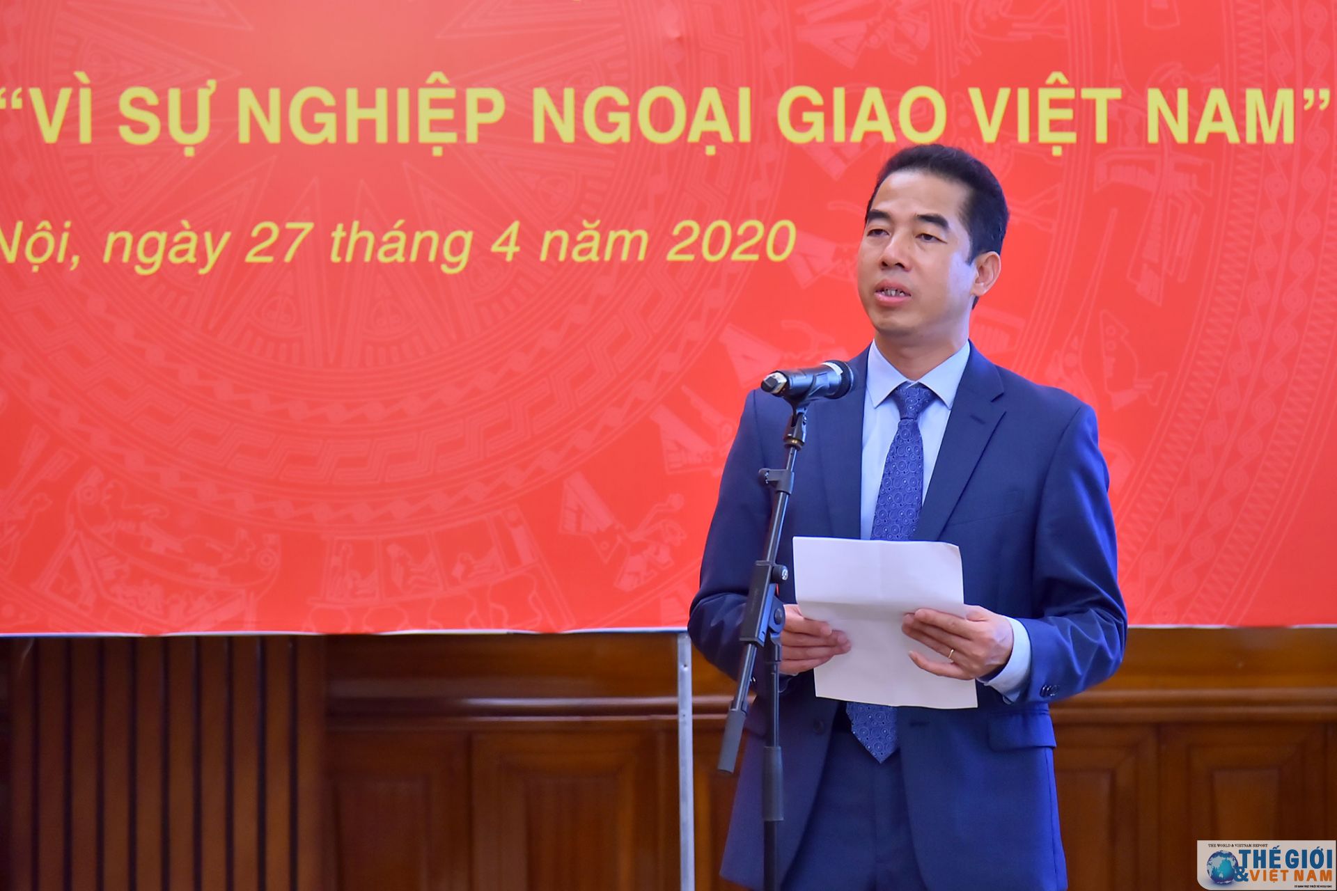 bo ngoai giao trao ky niem chuong cho lanh dao ban co yeu chinh phu