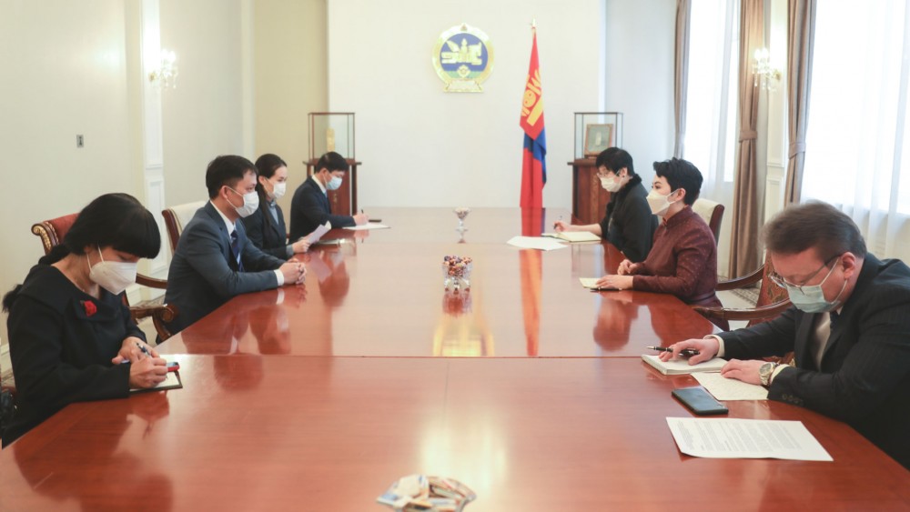 Đại sứ Doãn Khánh Tâm chào xã giao Bộ trưởng Ngoại giao Mông Cổ B.Batsetseg