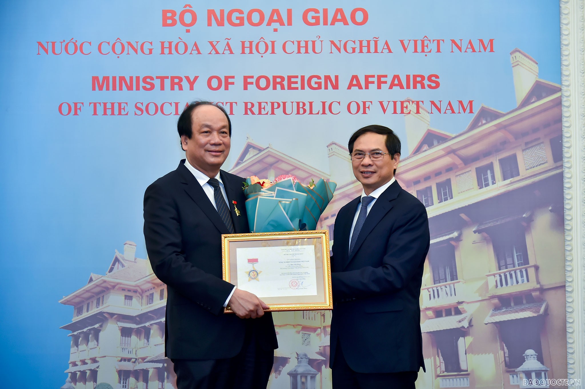 Bộ Ngoại giao trao Kỷ niệm chương Vì sự nghiệp Ngoại giao Việt Nam cho ông Mai Tiến Dũng Bộ Ngoại giao trao Kỷ niệm chương Vì sự nghiệp Ngoại giao Việt Nam cho ông Mai Tiến Dũng