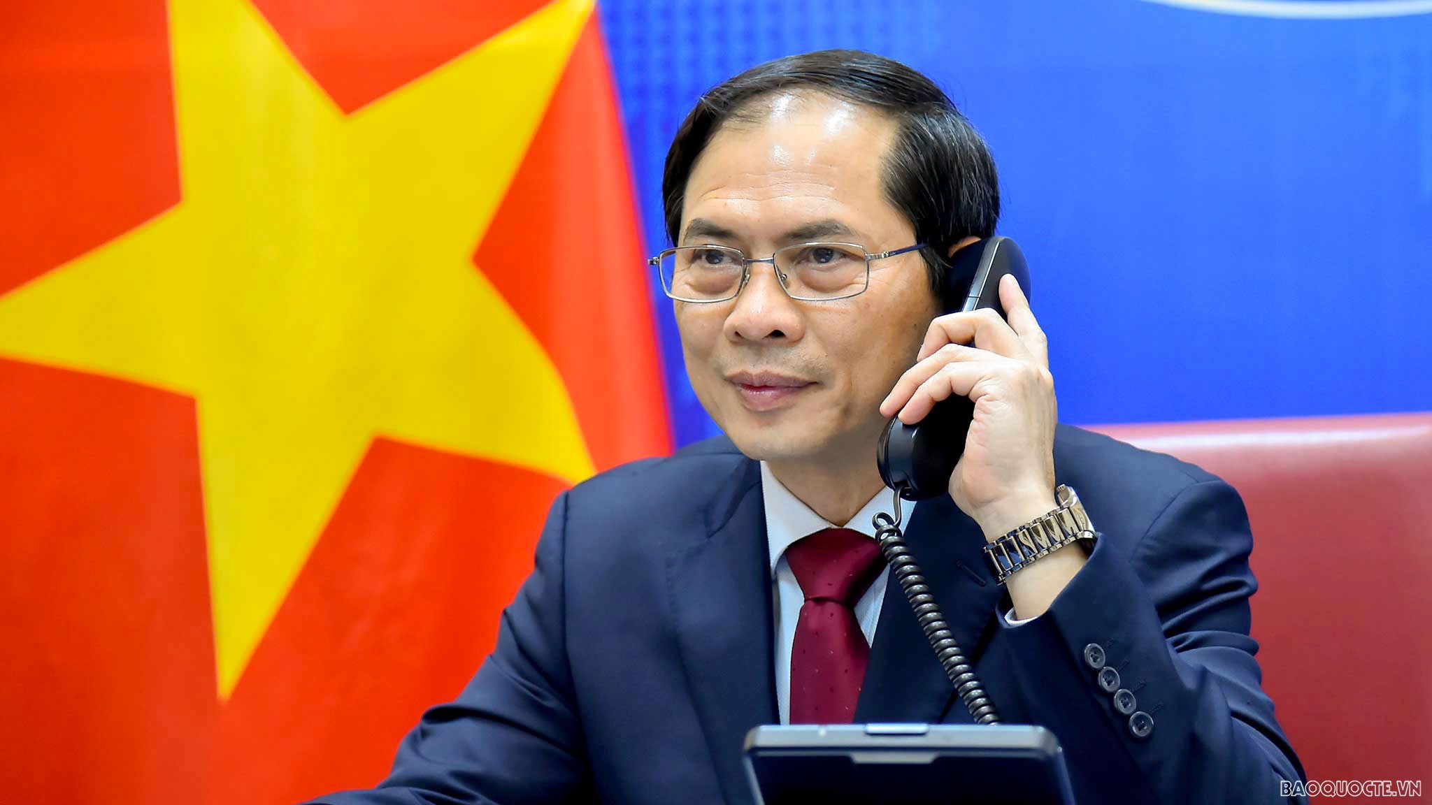 Bộ trưởng Ngoại giao Bùi Thanh Sơn điện đàm với Bộ trưởng Ngoại giao Trung Quốc Vương Nghị