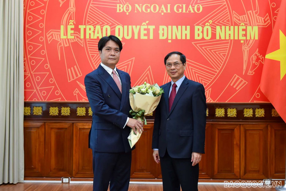 Bộ trưởng Bùi Thanh Sơn tin tưởng, với kinh nghiệm công tác của mình, ông Nguyễn Việt Dũng sẽ phát huy được năng lực, lãnh đạo đơn vị tiếp tục xây dựng một tập thể đoàn kết, trí tuệ, sáng tạo tận tâm chuyên nghiệp, chính quy hiện đại, vững mạnh; tiếp tục chuẩn hóa các quy trình, quy tắc lễ tân đối ngoại theo hướng hiện đại nhưng vẫn mang đậm bản sắc văn hóa, dân tộc Việt Nam và tiếp tục có nhiều đề xuất, sáng kiến hơn nữa, tham mưu hiệu quả cho Lãnh đạo Bộ về công tác lễ tân đối ngoại.