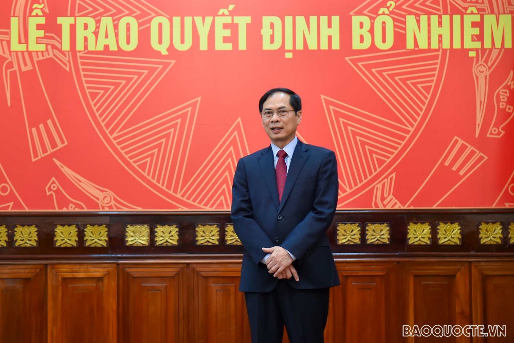 Phát biểu tại Lễ trao quyết định, Bộ trưởng Ngoại giao Bùi Thanh Sơn chúc mừng ông Nguyễn Việt Dũng vào vị trí công tác mới đúng vào dịp Cục Lễ tân Nhà nước vừa kỷ niệm 75 năm thành lập và đón nhận Huân chương Lao động hạng Nhì.