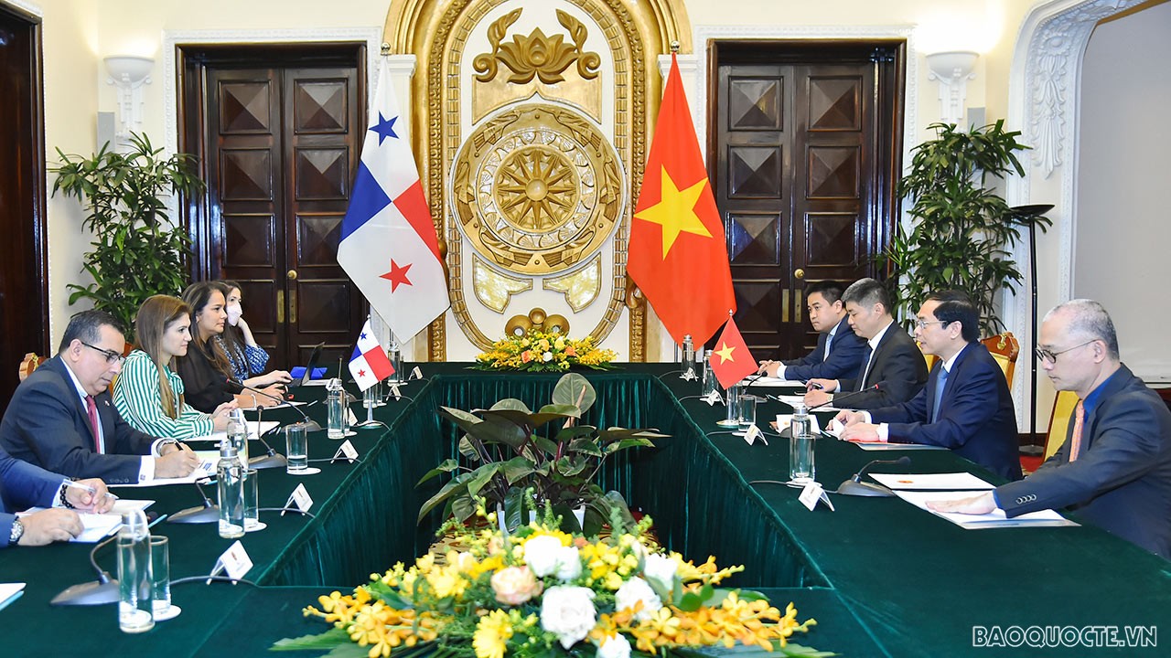 Bộ trưởng Ngoại giao Bùi Thanh Sơn đón và hội đàm với Bộ trưởng Ngoại giao Panama Érika Mouynes