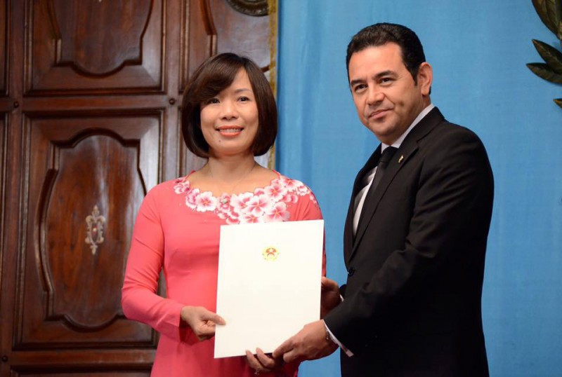 dai su viet nam trinh thu uy nhiem len tong thong guatemala