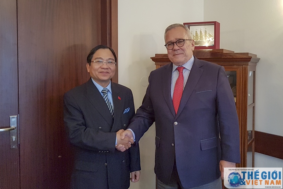 Đại sứ Vũ Đăng Dũng làm việc với Chủ tịch Phòng Thương mại Ba Lan tin nhap 20170511082706