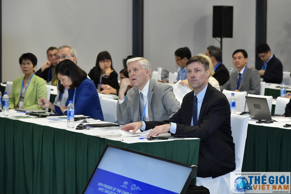 toan canh ngay lam viec thu sau som 2 qua anh