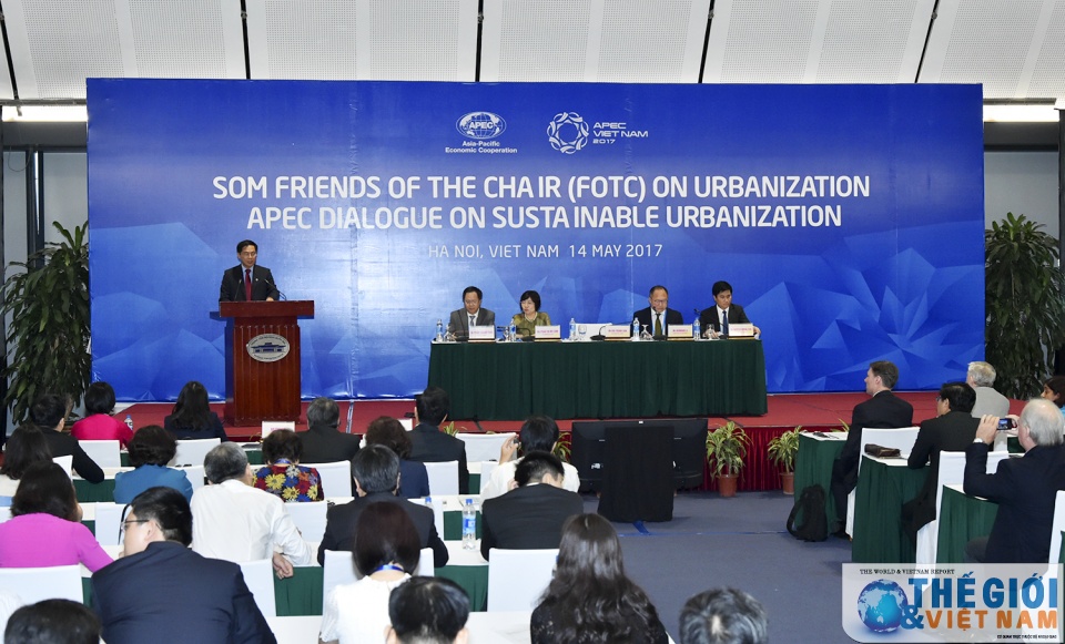 toan canh ngay lam viec thu sau som 2 qua anh