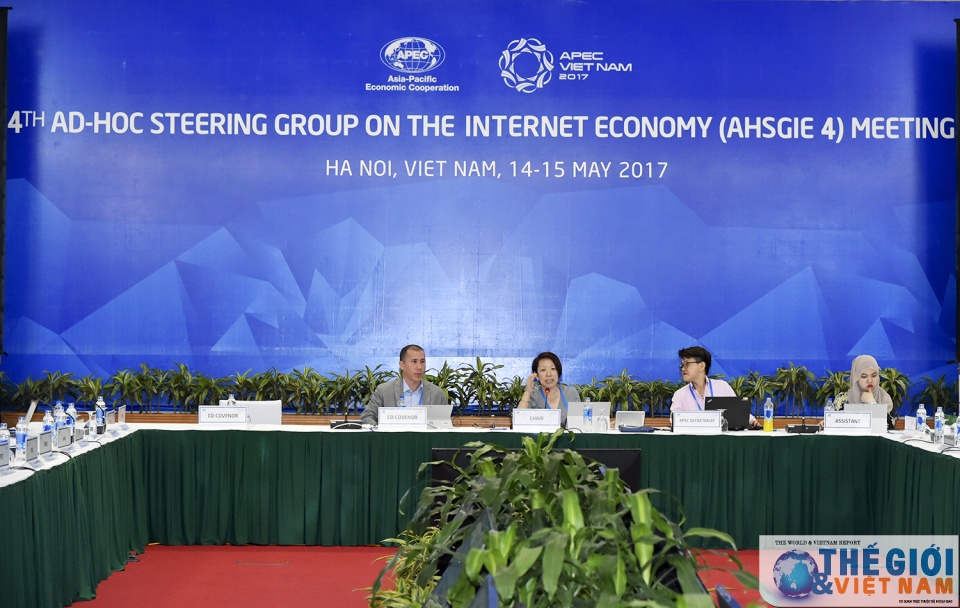 toan canh ngay lam viec thu sau som 2 qua anh