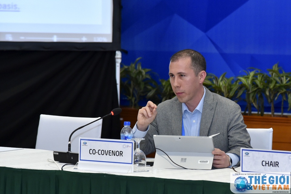 toan canh ngay lam viec thu sau som 2 qua anh