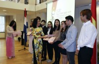 mung ngay quoc te thieu nhi 16 va ngay gia dinh viet nam 286 tai ha lan