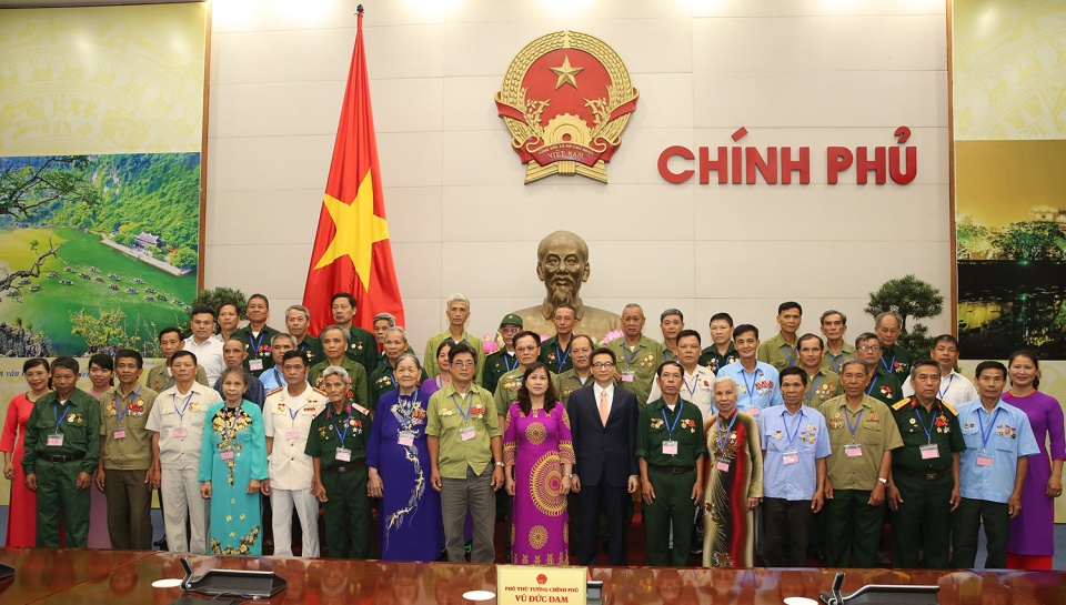 Phó Thủ tướng tiếp đoàn đại biểu người có công Lạng Sơn, Quảng Nam tin nhap 20170524085425
