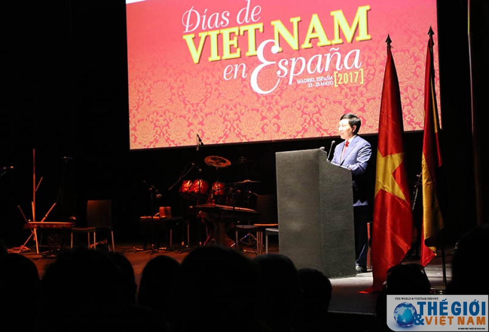 khai mac ngay viet nam tai tay ban nha 2017