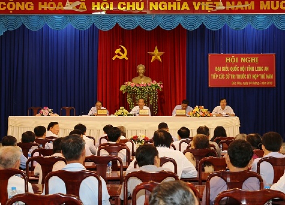 pho thu tuong truong hoa binh tiep xuc cu tri long an