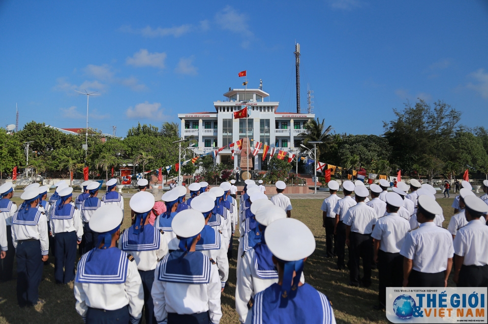 kieu bao va dai bieu doan cong tac so 10 tri an chien sy dong bao o truong sa