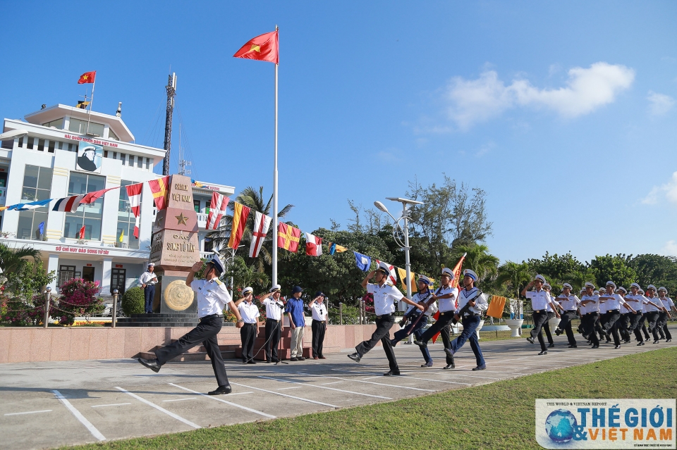 kieu bao va dai bieu doan cong tac so 10 tri an chien sy dong bao o truong sa