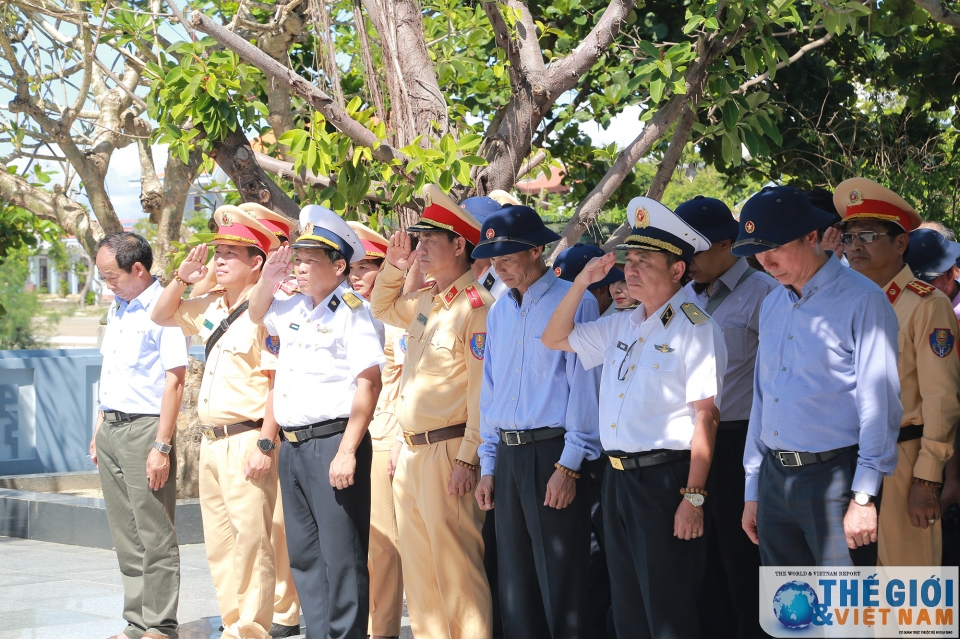 kieu bao va dai bieu doan cong tac so 10 tri an chien sy dong bao o truong sa