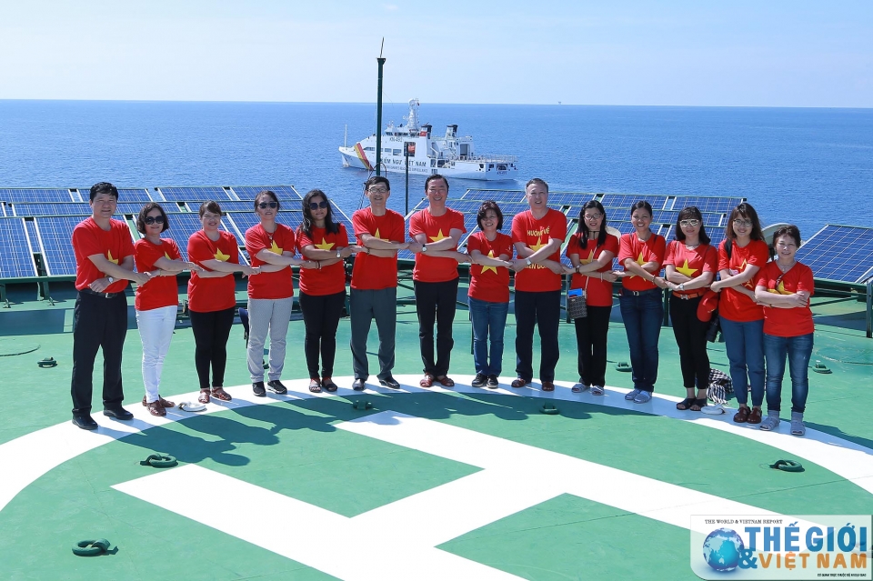 kieu bao va dai bieu doan cong tac so 10 tri an chien sy dong bao o truong sa