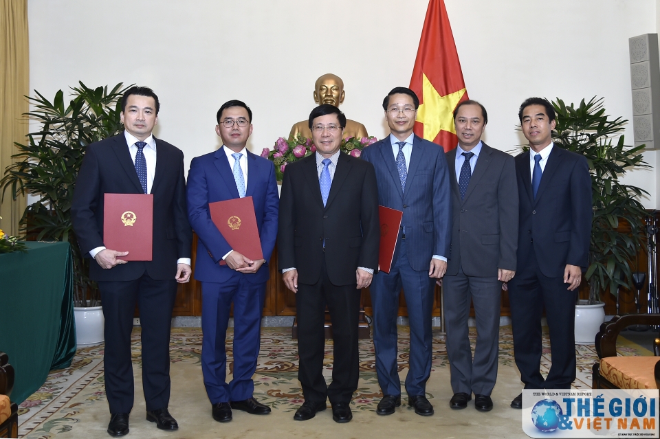 bo ngoai giao trao quyet dinh bo nhiem 03 vu truong