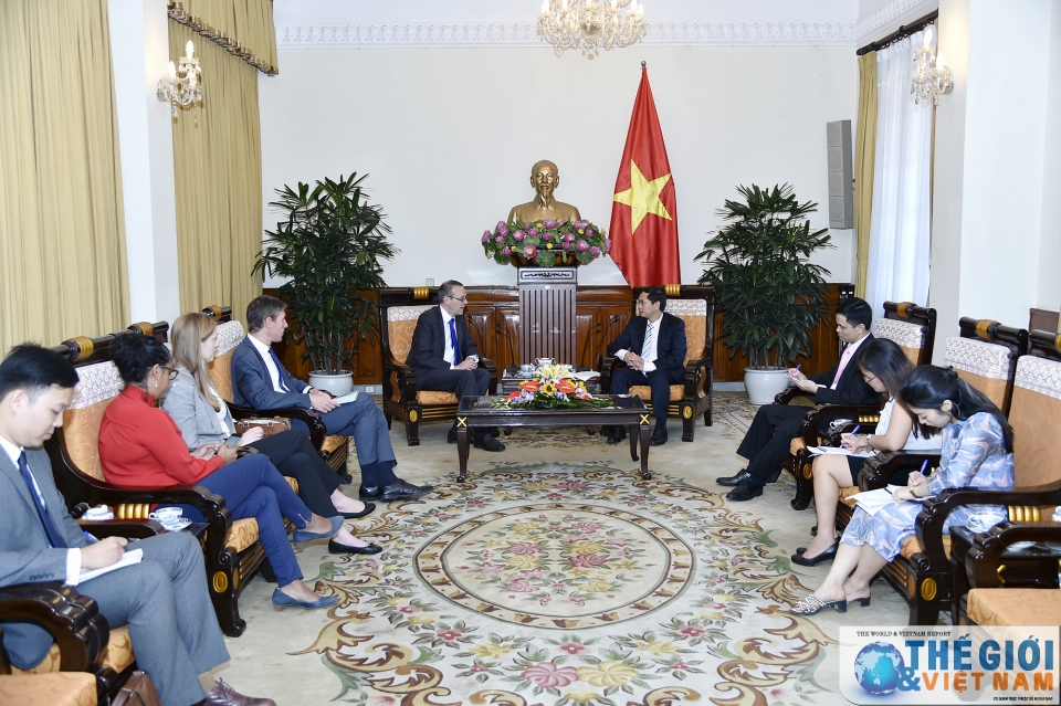 thu truong thuong truc bui thanh son tiep quoc vu khanh anh simon mcdonald