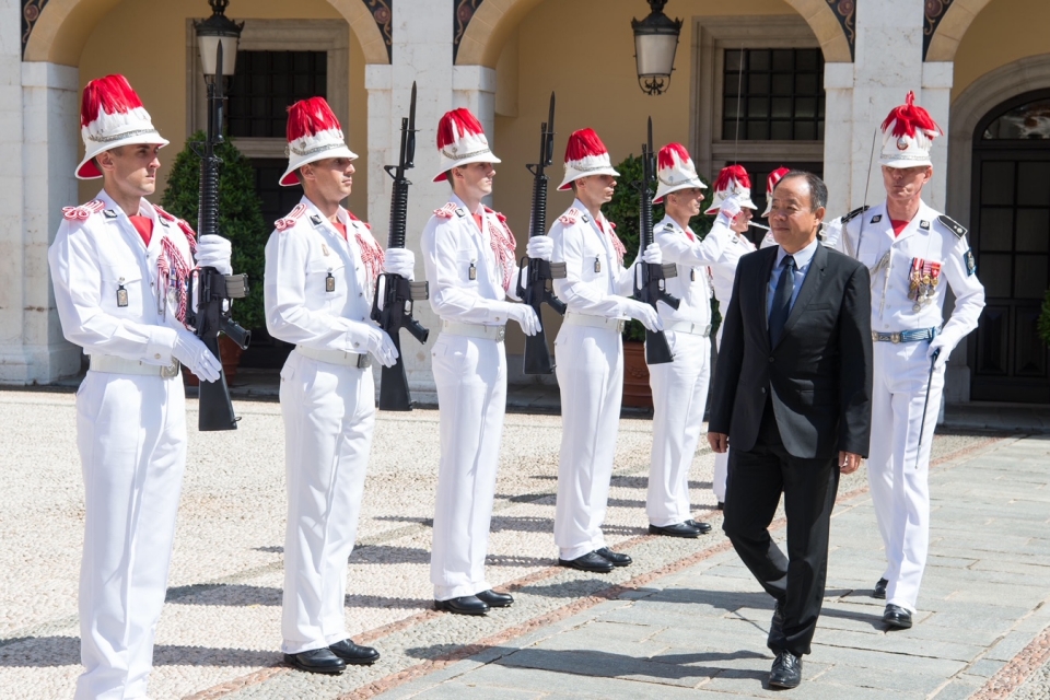 dai su nguyen thiep trinh thu uy nhiem len hoang than monaco albert ii