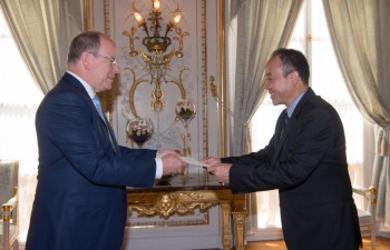 Đại sứ Nguyễn Thiệp trình Thư ủy nhiệm lên Hoàng thân Monaco Albert II