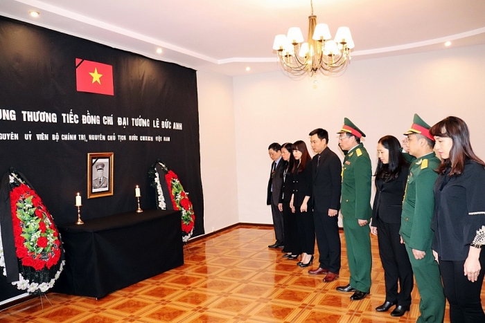 le vieng va mo so tang nguyen chu tich nuoc le duc anh tai indonesia mozambique belarus bangladesh va lb nga