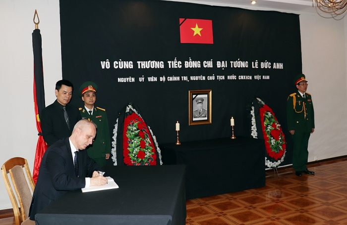 le vieng va mo so tang nguyen chu tich nuoc le duc anh tai indonesia mozambique belarus bangladesh va lb nga