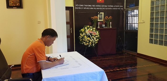 le vieng va mo so tang nguyen chu tich nuoc le duc anh tai indonesia mozambique belarus bangladesh va lb nga