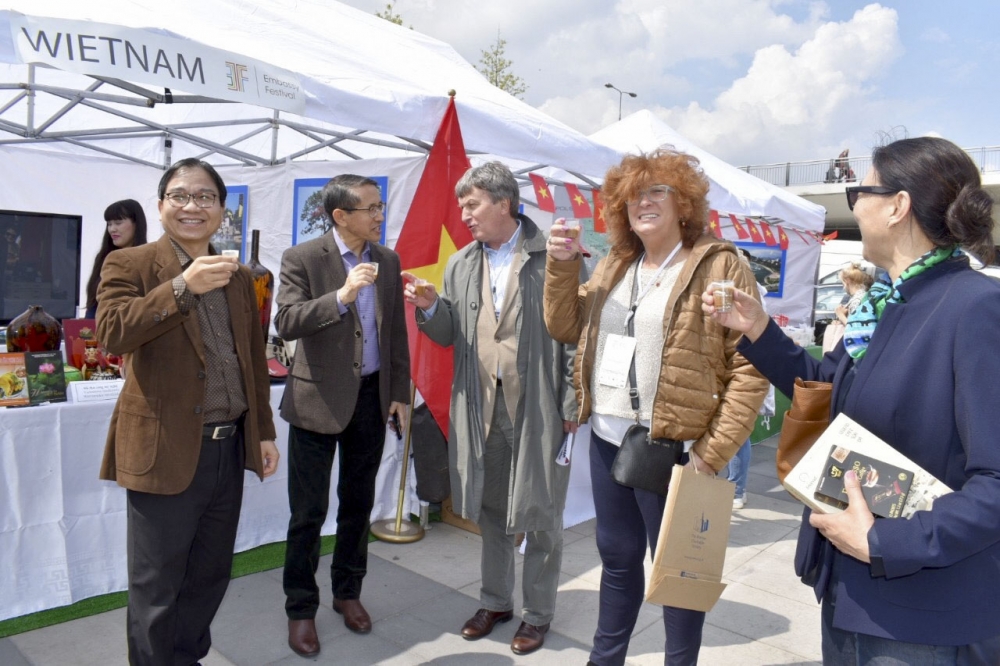 viet nam tham du embassy festival lan thu nhat tai ba lan