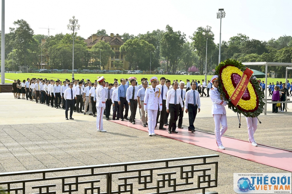 doan bo ngoai giao vao lang vieng chu tich ho chi minh dip sinh nhat nguoi