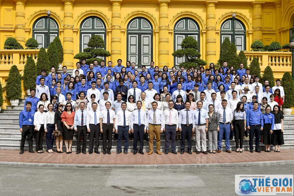 doan bo ngoai giao vao lang vieng chu tich ho chi minh dip sinh nhat nguoi