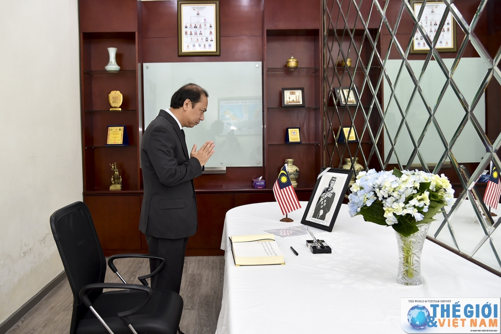 bo ngoai giao ky so tang chia buon quoc vuong thu 7 cua malaysia qua doi