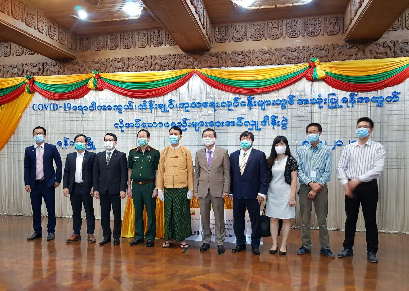 dai su quan va cong dong nguoi viet tai myanmar ung ho vung yangon chong dich covid 19