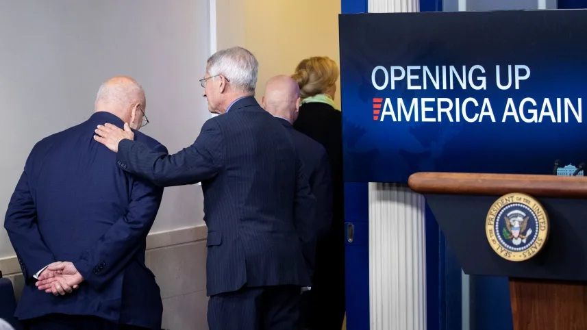 hang loat quan chuc nha trang tu cach ly do tiep xuc voi nguoi mac covid 19