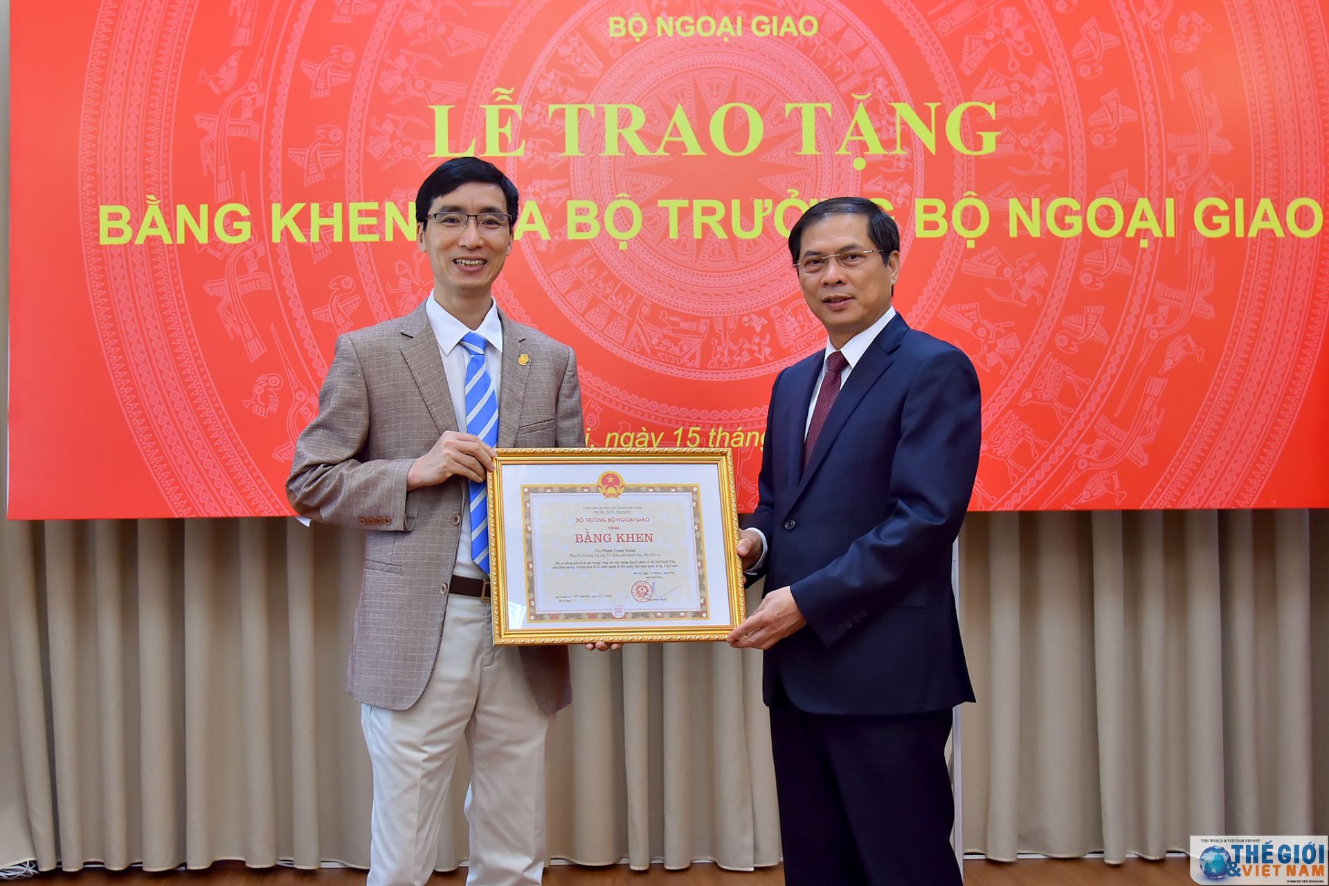 trao bang khen cua bo truong ngoai giao trong cong tac xay dung quyet dinh 06