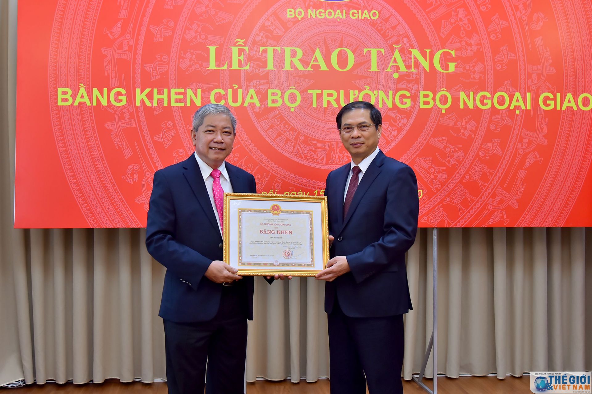 trao bang khen cua bo truong ngoai giao trong cong tac xay dung quyet dinh 06