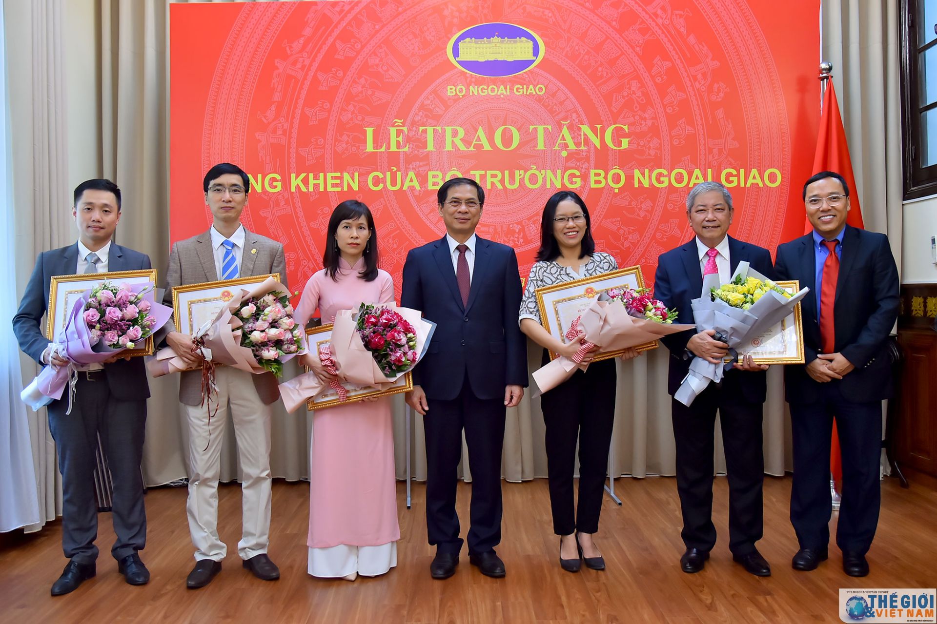 trao bang khen cua bo truong ngoai giao trong cong tac xay dung quyet dinh 06