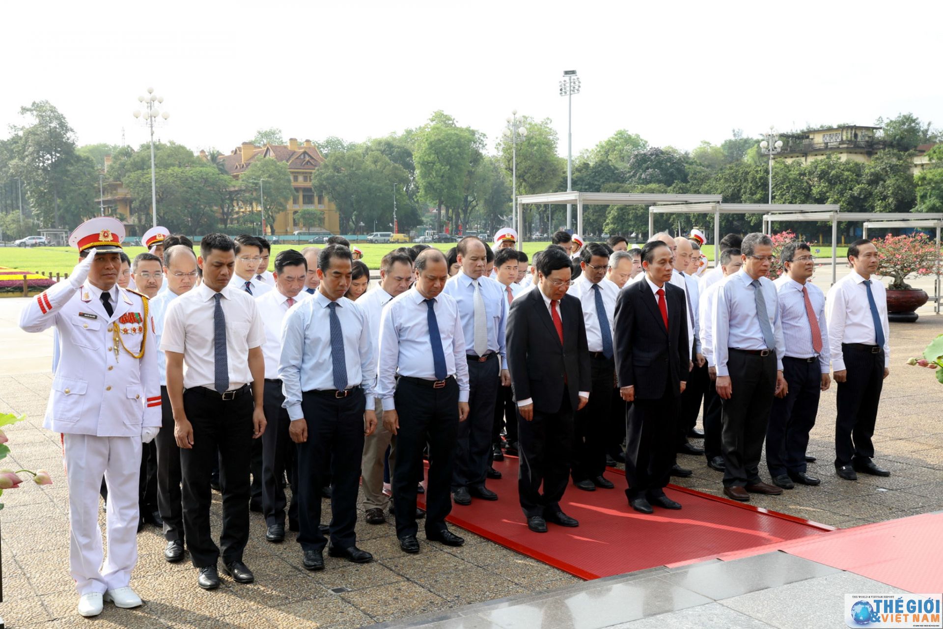 doan lanh dao bo ngoai giao vao lang vieng chu tich ho chi minh dip 130 nam sinh nhat nguoi