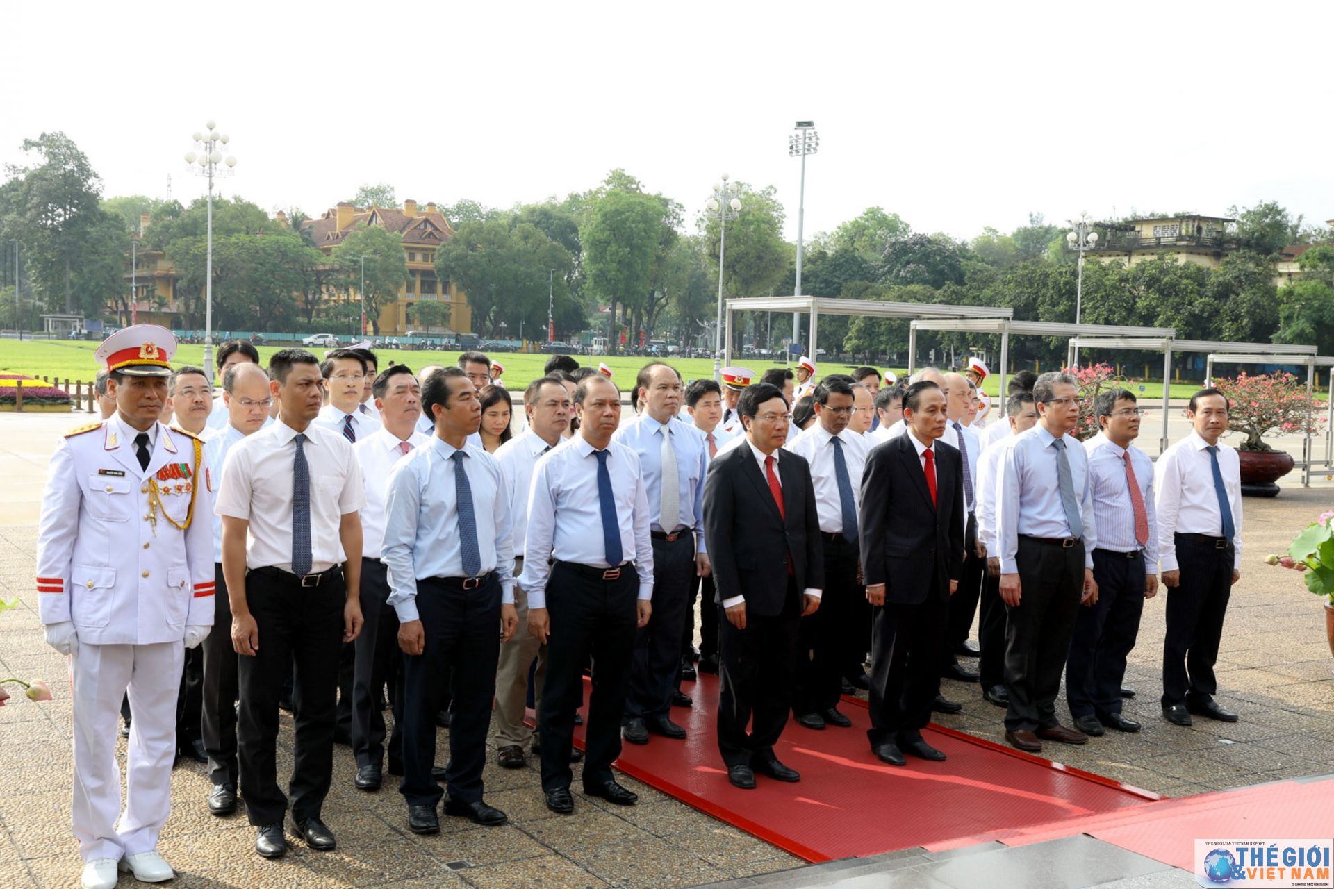 doan lanh dao bo ngoai giao vao lang vieng chu tich ho chi minh dip 130 nam sinh nhat nguoi