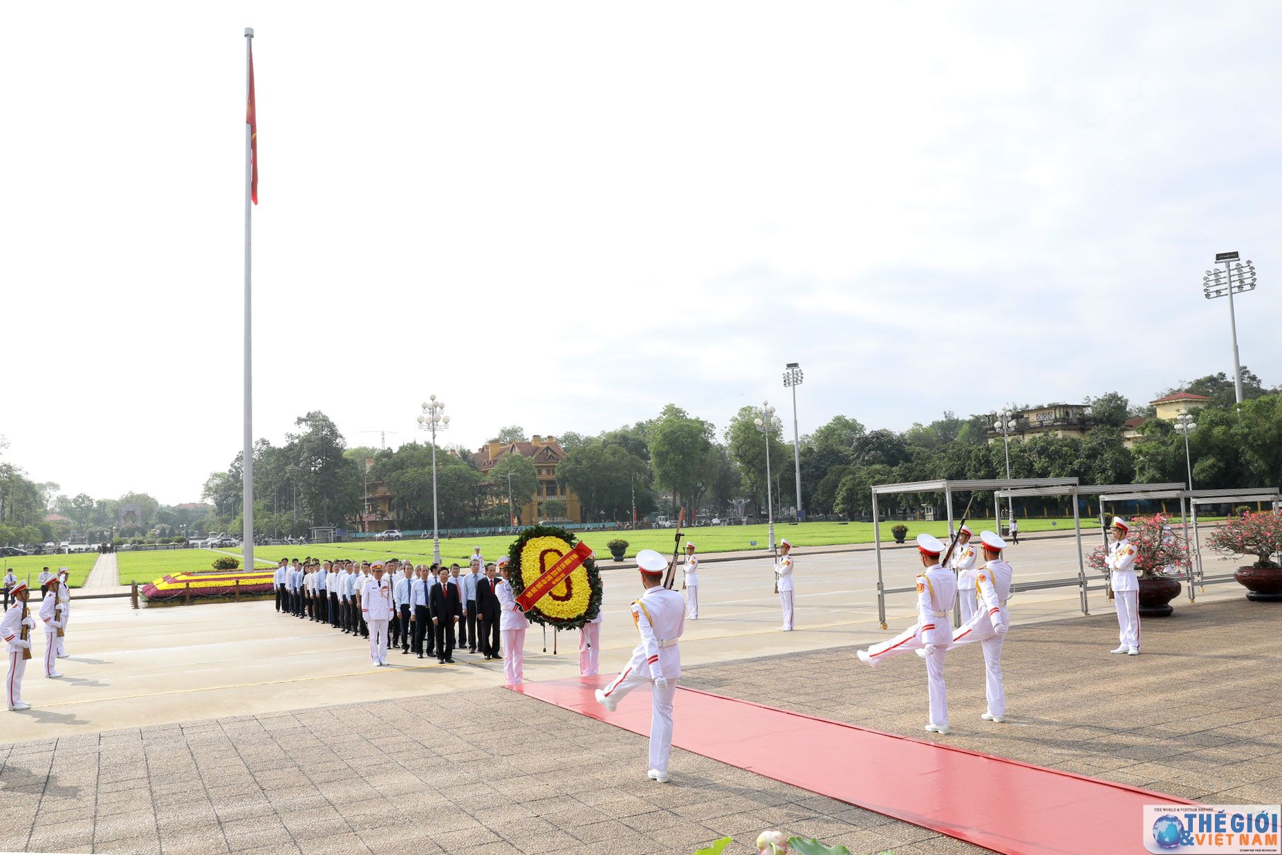 doan lanh dao bo ngoai giao vao lang vieng chu tich ho chi minh dip 130 nam sinh nhat nguoi